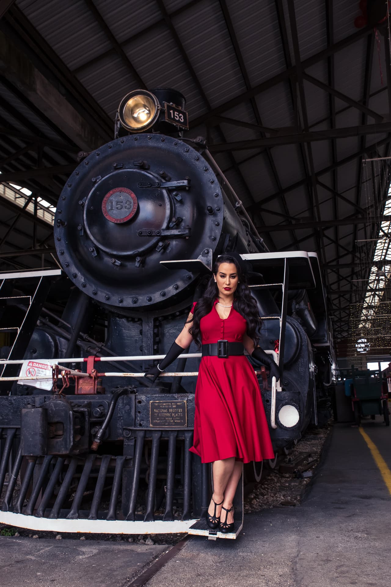 El clip está inspirado en la década de 1940 y fue filmado en el Gold Coast Rail Museum de Miami.