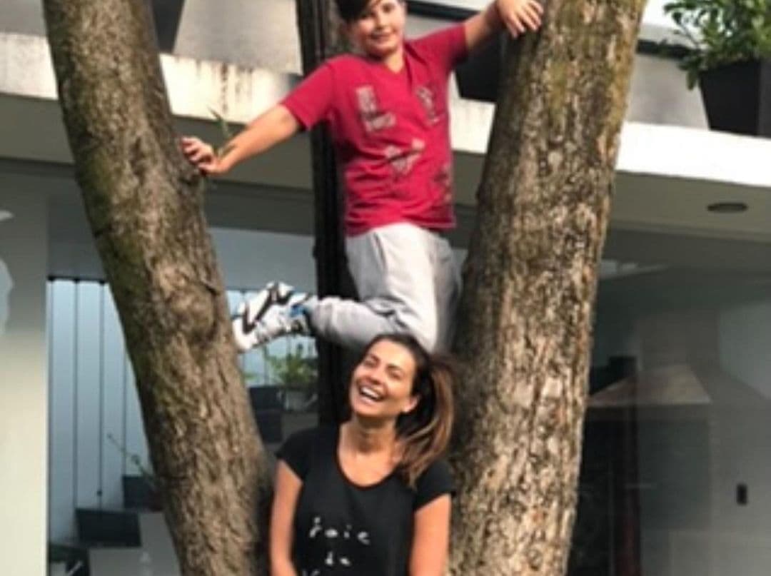 Las preguntas sobre su familia no pudieron faltar y sabiendo que el adolescente está viviendo un romance, sus seguidores quisieron saber si su mamá,
<b>la actriz Cecilia Galliano, es celosa</b>.