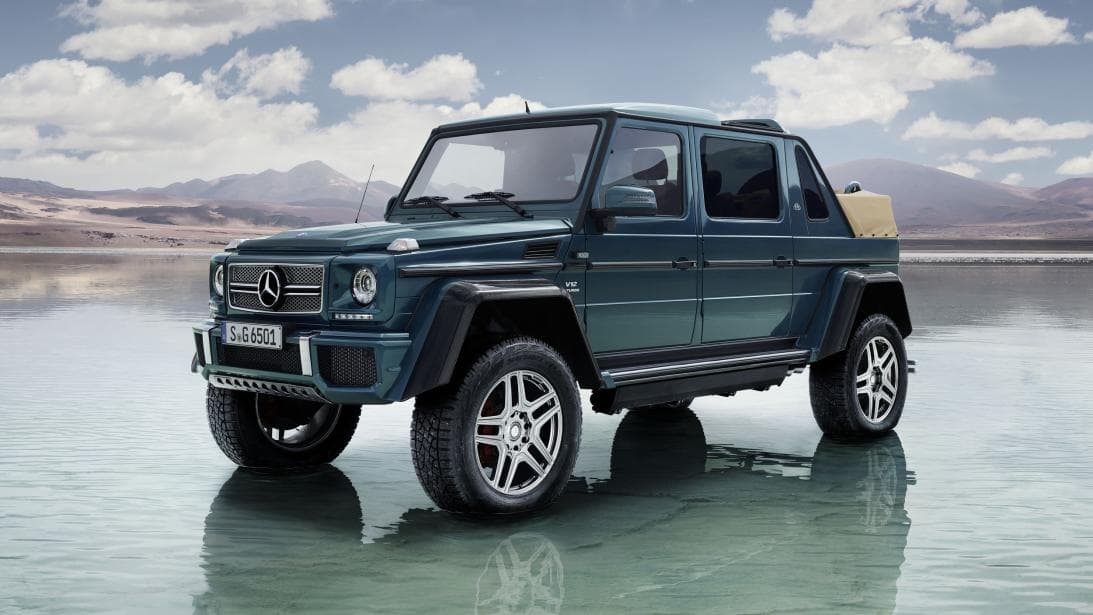 <h3 class="cms-h3-H3">La Otra Bestia</h3>
<br>La
<b><a href="https://www.univision.com/noticias/mercedes-maybach/la-mercedes-maybach-g650-landaulet-es-la-suv-mas-lujosa-de-la-historia-fotos" target="_blank"> Mercedes-Maybach G650 Landaulet</a></b> es una versión hiperlujosa de la ya hiperlujosa e hiperpoderosa y legendaria
<b>Mercedes-Benz Clase Clase-G</b> o
<i>Geländewagen. </i>La palabra
<i>landualet</i> en el nombre de esta SUV fue inicialmente usada para nombrar la carrocería de limusina con el espacio para pasajeros cubierto por lona convertible. Esta carrocería entró en desuso desde el final de la Segunda Guerra Mundial y su uso se ha visto restringido a actos ceremoniales de jefes de estado y autoridades religiosas, pero ahora Maybach la pone al alcance de unos cuantos. La Mercedes-Maybach G650 Landaulet está equipada por un motor V12 biturbo de 6.5 litros hecho a mano capaz de generar 630 caballos de fuerza.