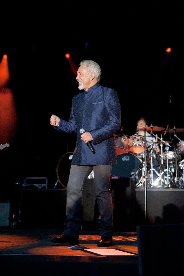 Tom Jones adquirió un póliza de siete millones de dólares para proteger su voz pero también los vellos de su pecho valen 3.5 millones.