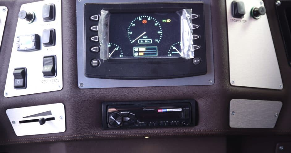 Los interiores del HUNTA Overcomera son sencillos, con lo necesario para
<b> realizar expediciones peligrosas</b> y no perderse.