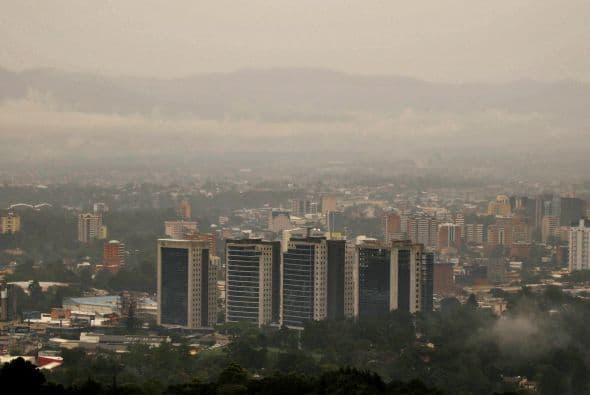 La trayectoria de "Matthew" es con dirección hacia el norte de Petén, fronterizo con Belice, rumbo a Yucatán (México), según la última fotografía de satélite, dijo.