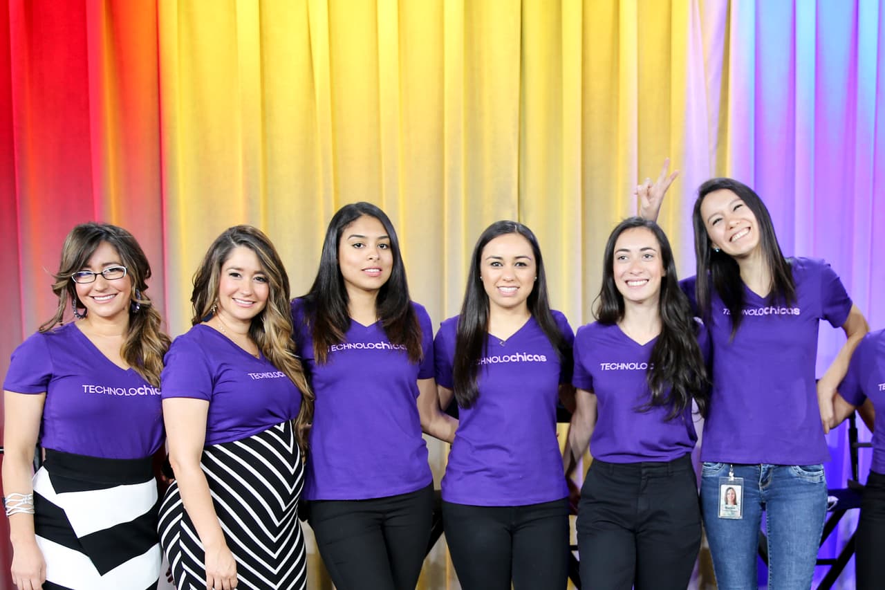 Las Technolochicas sirven como embajadoras de la campaña, promocionando las STEM entre las hispanas.