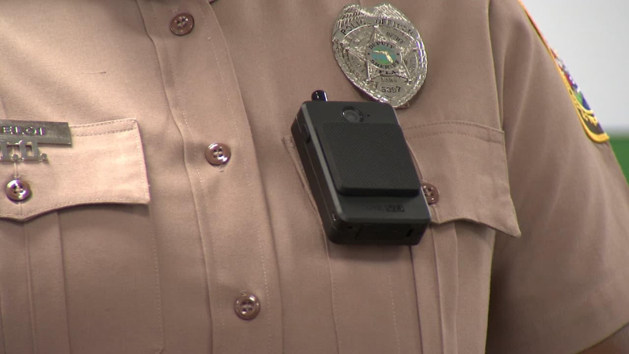 Policías de Miami Dade comenzarán a usar cámaras en sus uniformes