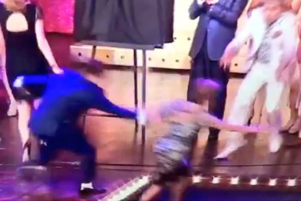 Provocó un gran susto a los asistentes y a su hija, la también actriz Chantal Andere, quien de inmediato corrió para auxiliarla.