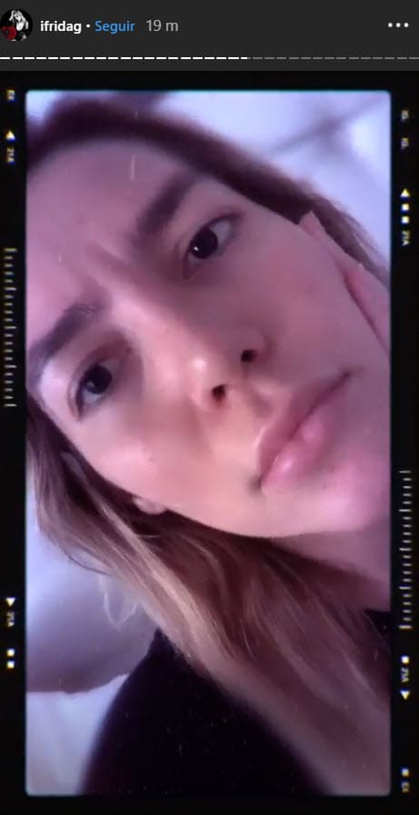 Un día después de los videos que compartió, Frida Sofía publicó un comunicado en el que se dijo 
<b><a href="https://www.univision.com/famosos/frida-sofia-se-arrepiente-de-haber-reaccionado-en-contra-de-alejandra-guzman-y-confiesa-que-el-dolor-le-gano-fotos" target="_blank">arrepentida por la forma en que reaccionó</a></b> ante lo declarado por su madre, sin embargo, sus palabras ya habían cimbrado a la opinión pública y a su propia familia.