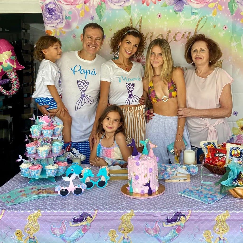 A la bella fiesta de cumpleaños también asistieron Nicole, una de las hermanas mayores de Michelle, y doña Mireya, mamá de Alan Tacher.