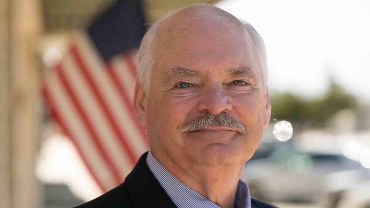 Supervisor del condado de Kern promete no hacer cumplir normas sanitarias del estado