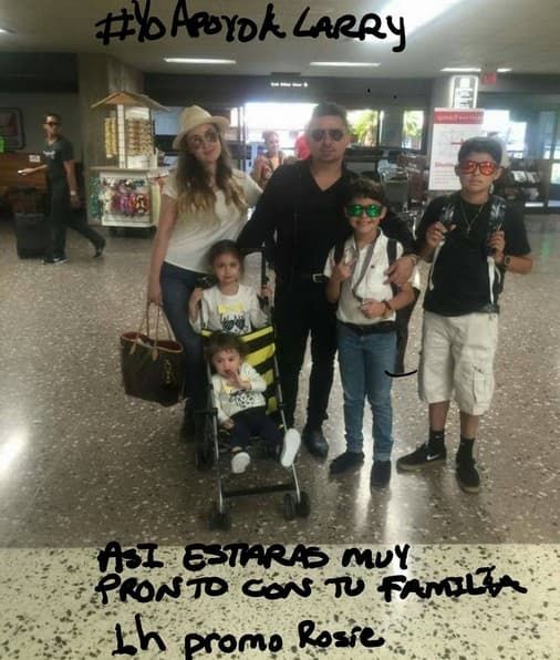 Imágenes como esta, en donde se muestra a Larry con su familia, han servido para invitar a otros fans a sumarse al apoyo.