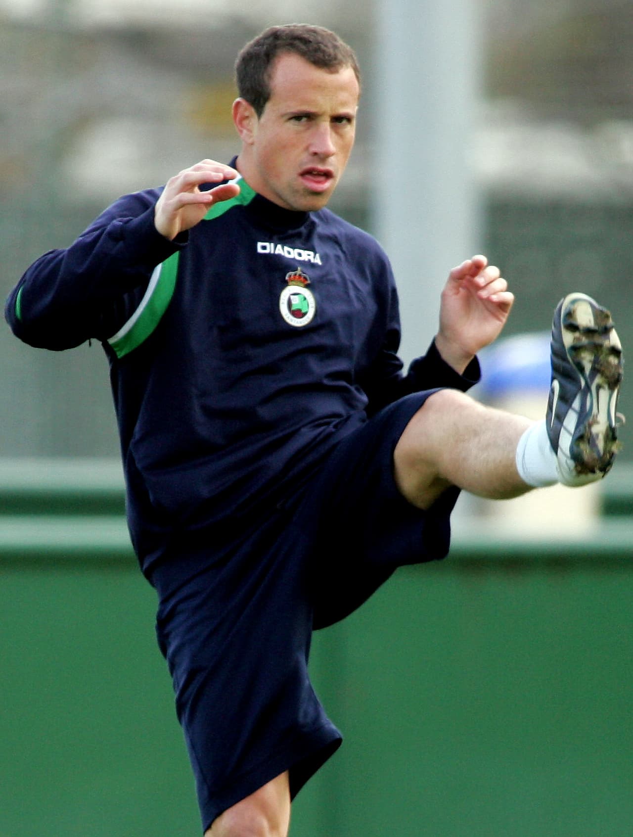 Fue transferido al Racing de Santander, pero su rendimiento tampoco fue el esperado.