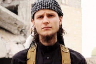 El presunto terrorista canadiense, identificado como Abu Anuar al Canadi, advierte a sus compatriotas que ISIS castigará su participación en la coalición internacional.