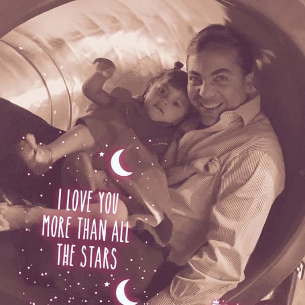 Rafaela tiene una chispa especial que ha cautivado a todos, tal cual la tiene su abuela.