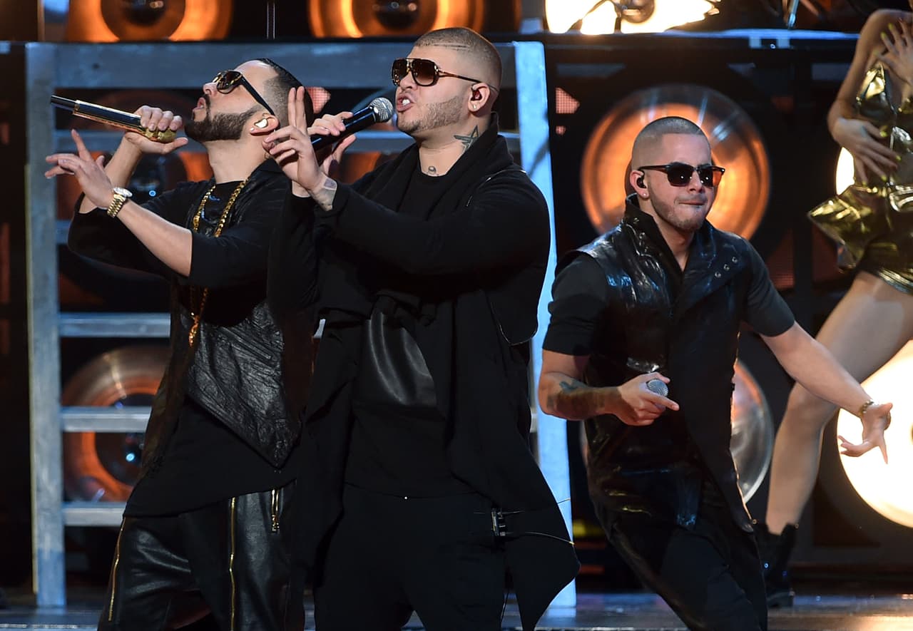 Para hacer de esta noche algo explosivo, el reggaetonero invitó al escenario a Farruko y a El General Gadiel.