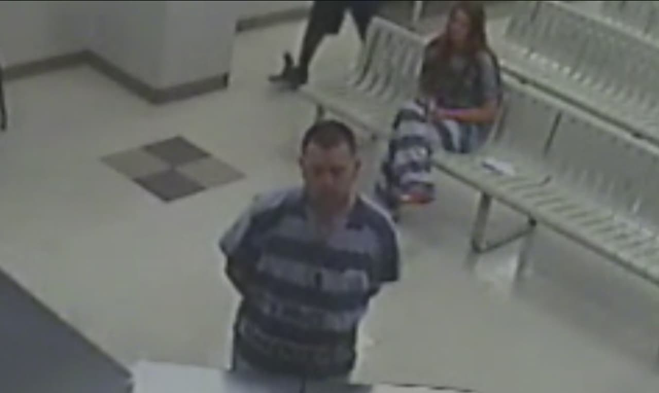 Los padres del niño de 9 años que murió tras recibir un disparo de su hermano menor enfrentan cargos de homicidio