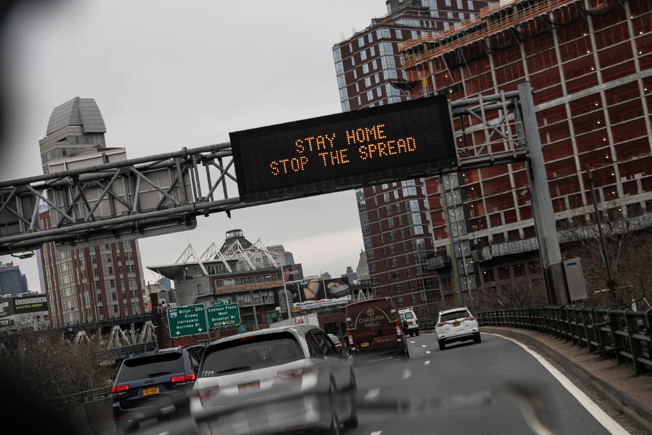 <b>Puesto 14: </b>El 10% de los más de 17,000 puentes de este estado fue considerado estructuralmente deficiente por la FHWA (el 12º más alto). En 2015 más de la mitad de los puentes de Nueva York tenían al menos 75 años y 400 de ellos tenían más de 100 años. En Nueva York el 18.3% de las carreteras estan deterioradas y hubo 163 descarrilamientos de trenes entre 2015 y 2019, 5.0 por cada 100,000 millas de vías.
<br>