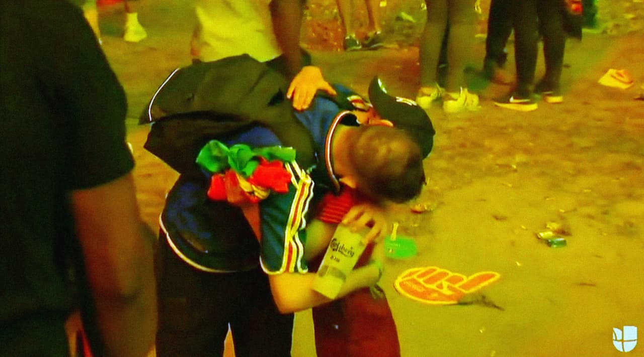 El video en el que un niño fanático de Portugal consuela a un hincha francés en la final de la Eurocopa 2016
