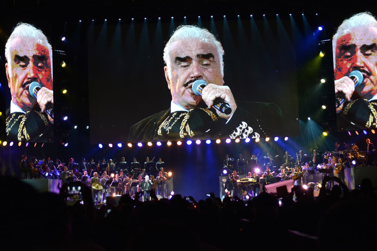 “Por ahí anda un méndigo candidato en Estados Unidos que el día que lo vea le voy a escupir la cara y le voy a decir lo que nunca le han dicho en su vida”, dijo el cantante.