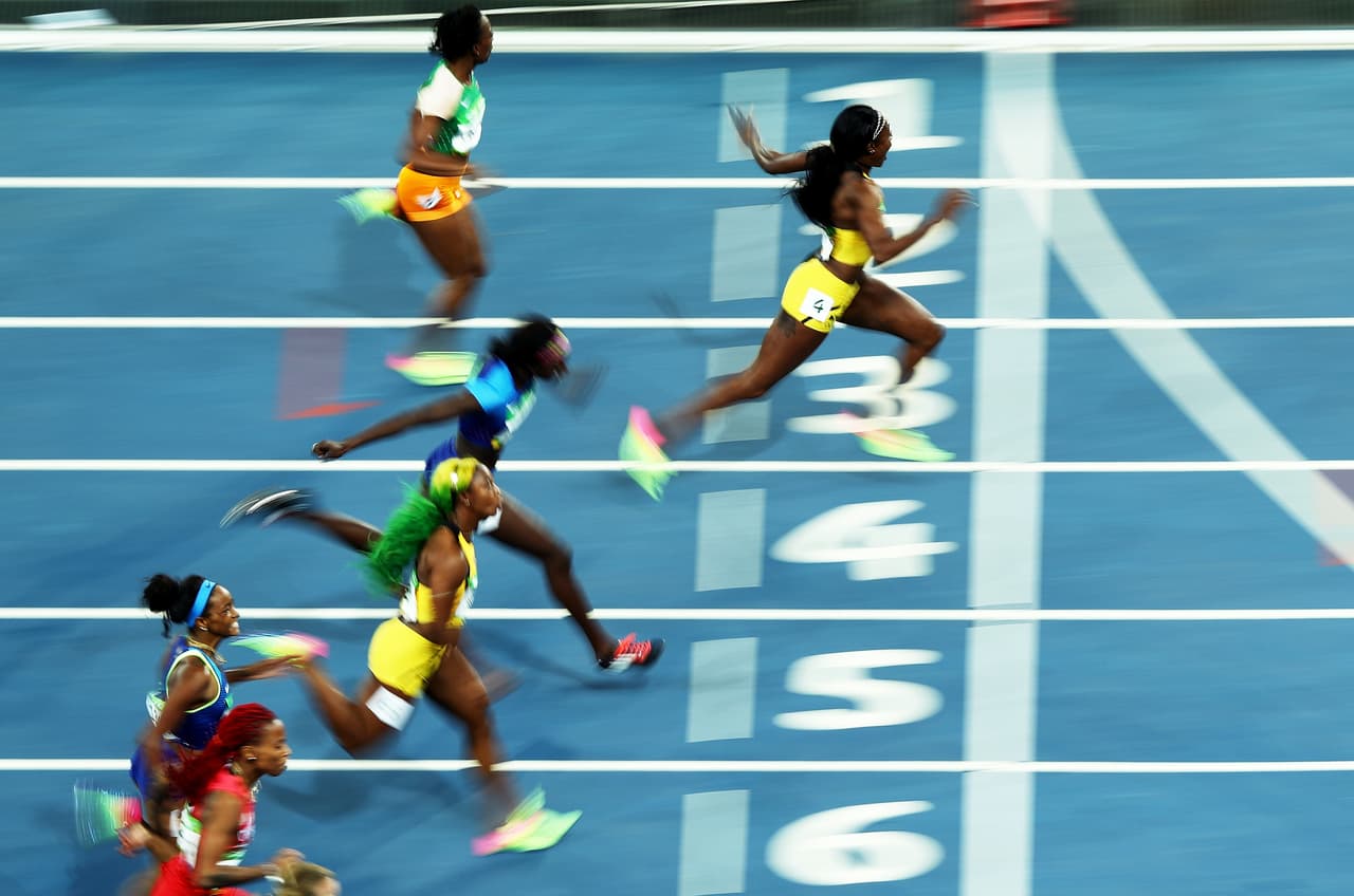 Elaine Thompson (Jamaica) gana cómodamente la final de los 100 metros.
