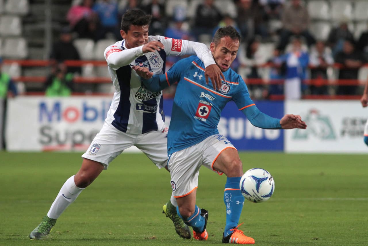 Belluschi tuvo un paso fugaz por la Liga MX con la Máquina Cementera de la Cruz Azul en el Clausura 2015.