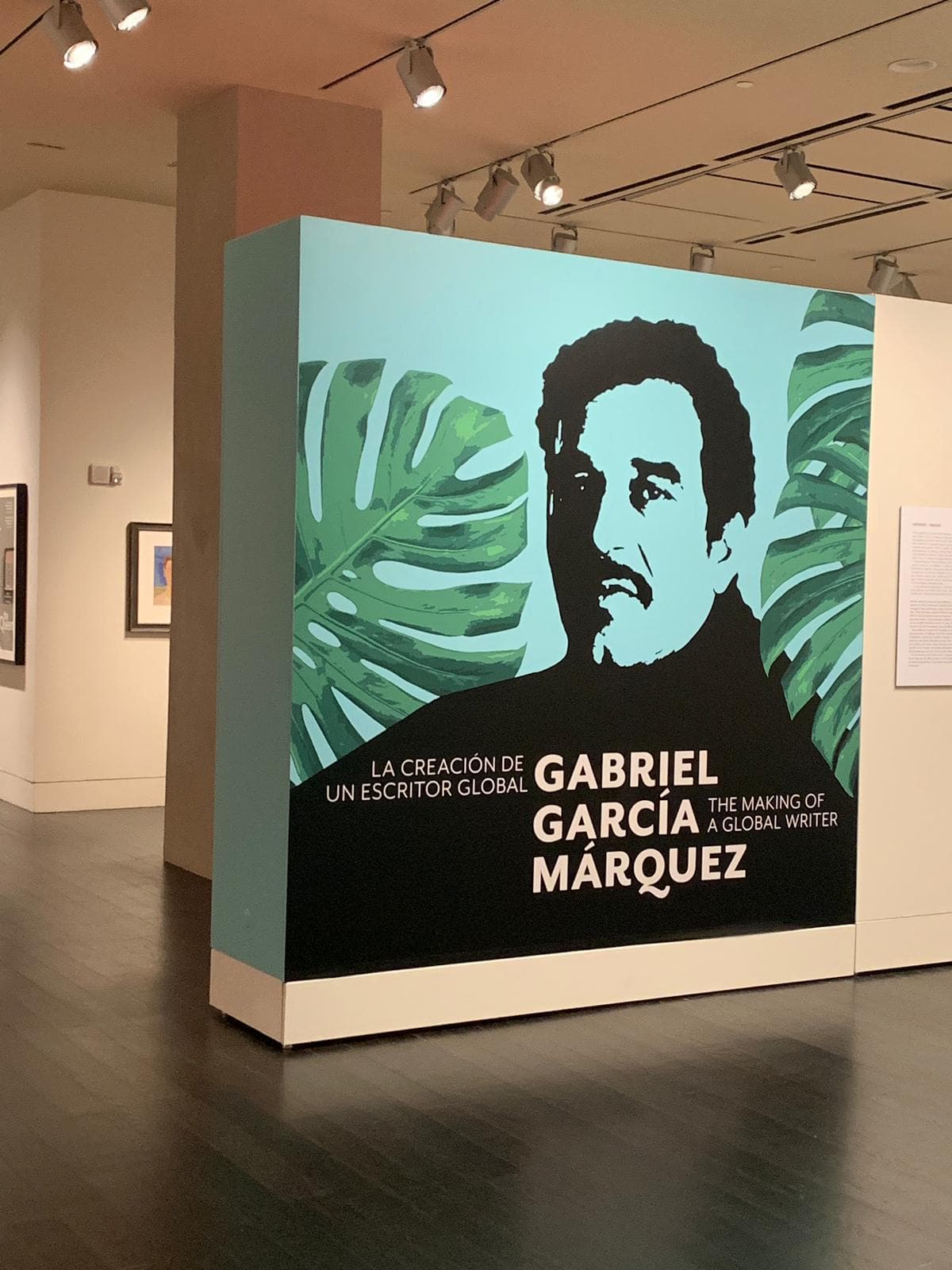 Todos los sábados a la 1:00 pm se ofrece una visita guiada en español. Esta actividad y la entrada al
<a href="https://www.hrc.utexas.edu/" target="_blank">Harry Ransom Center </a> son gratuitas.