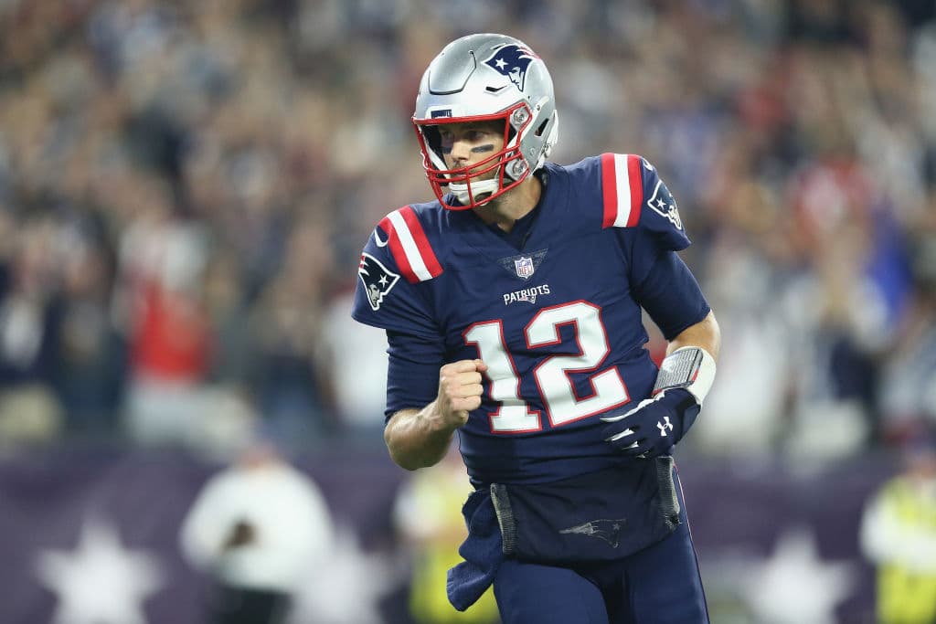 Tom Brady lanzó para 341 yardas gracias a completar 34 de 44 envíos, con tres pases de touchdown y dos intercepciones. Los Pats se colocan ahora con marca de 3-2.