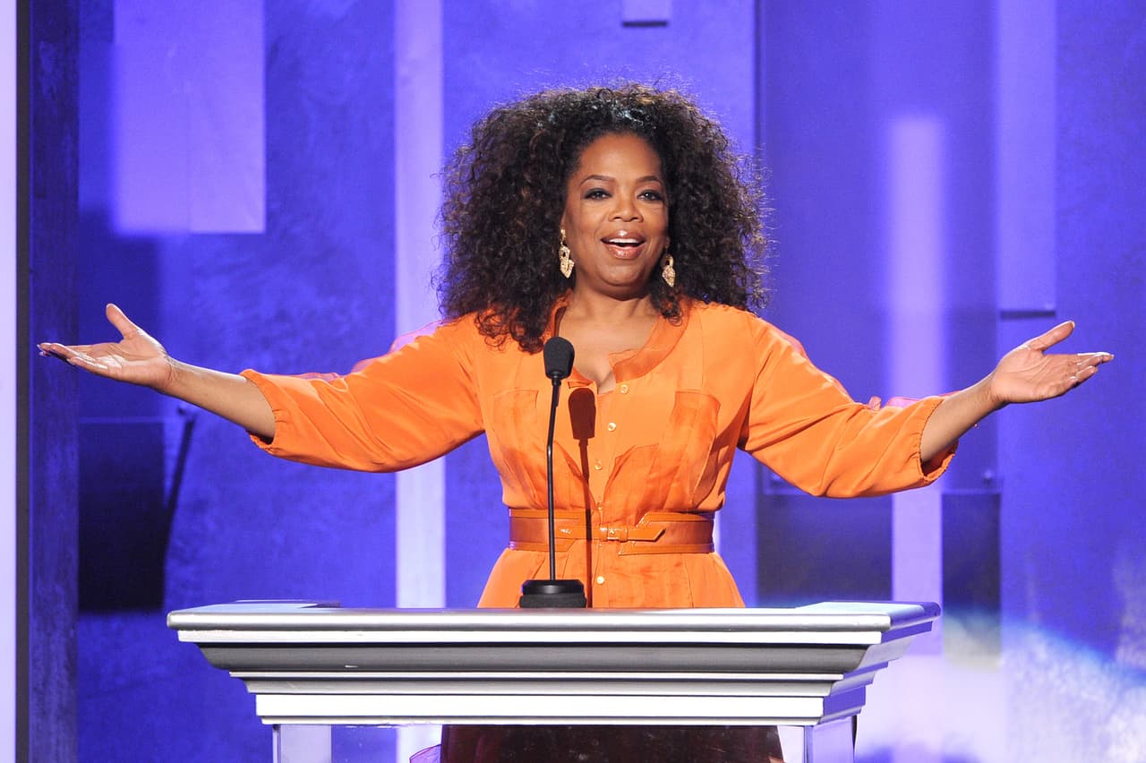 <b>Oprah Winfrey</b>
<br>La conductora es una activista en contra del abuso infantil. La primera vez que habló sobre su experiencia fue durante 
<a href="https://www.oprah.com/own-oprahshow/oprah-opens-up-about-her-abusive-childhood-video" target="_blank">su programa en 1986</a> y contó las agresiones que sufrió por parte de diversos familiares.