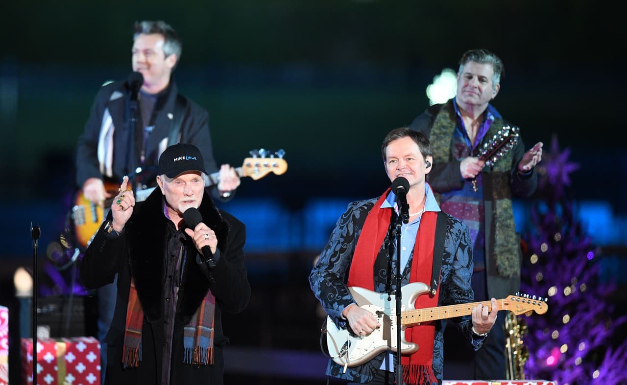 Los Beach Boys dieron un pequeño concierto. También se presentaron Jack Wagner, Wynonna Judd y Craig Campbell, entre otros.