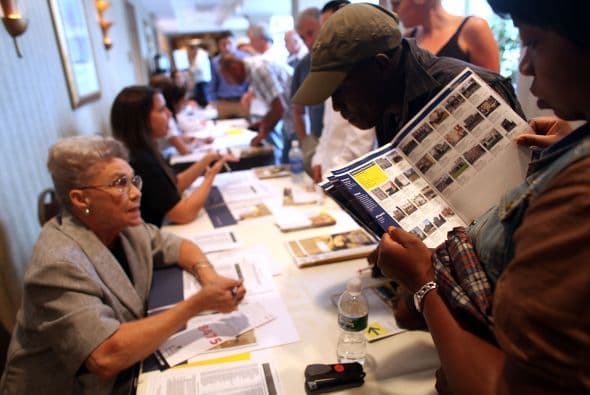 <b>Yendry Murillo, agente de bienes raíces</b>, recomendó acudir a oficinas que se encargan de ver los títulos de propiedad y esto te ayudará a saber el historial de la vivienda que quieres adquirir. 
<br>
