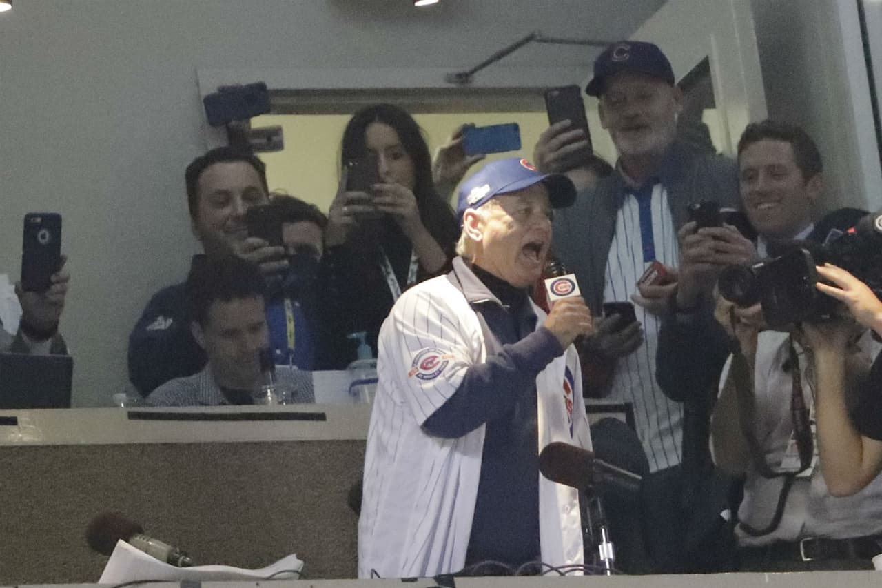 Bill Murray se lleva las palmas con 'Take me out to the ball game'