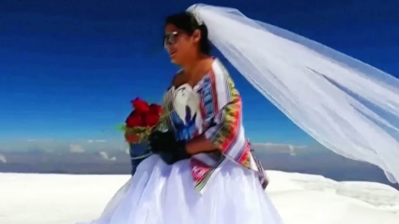 Boda en las alturas: pareja boliviana se casa en la cima de la montaña Huayna Potosí