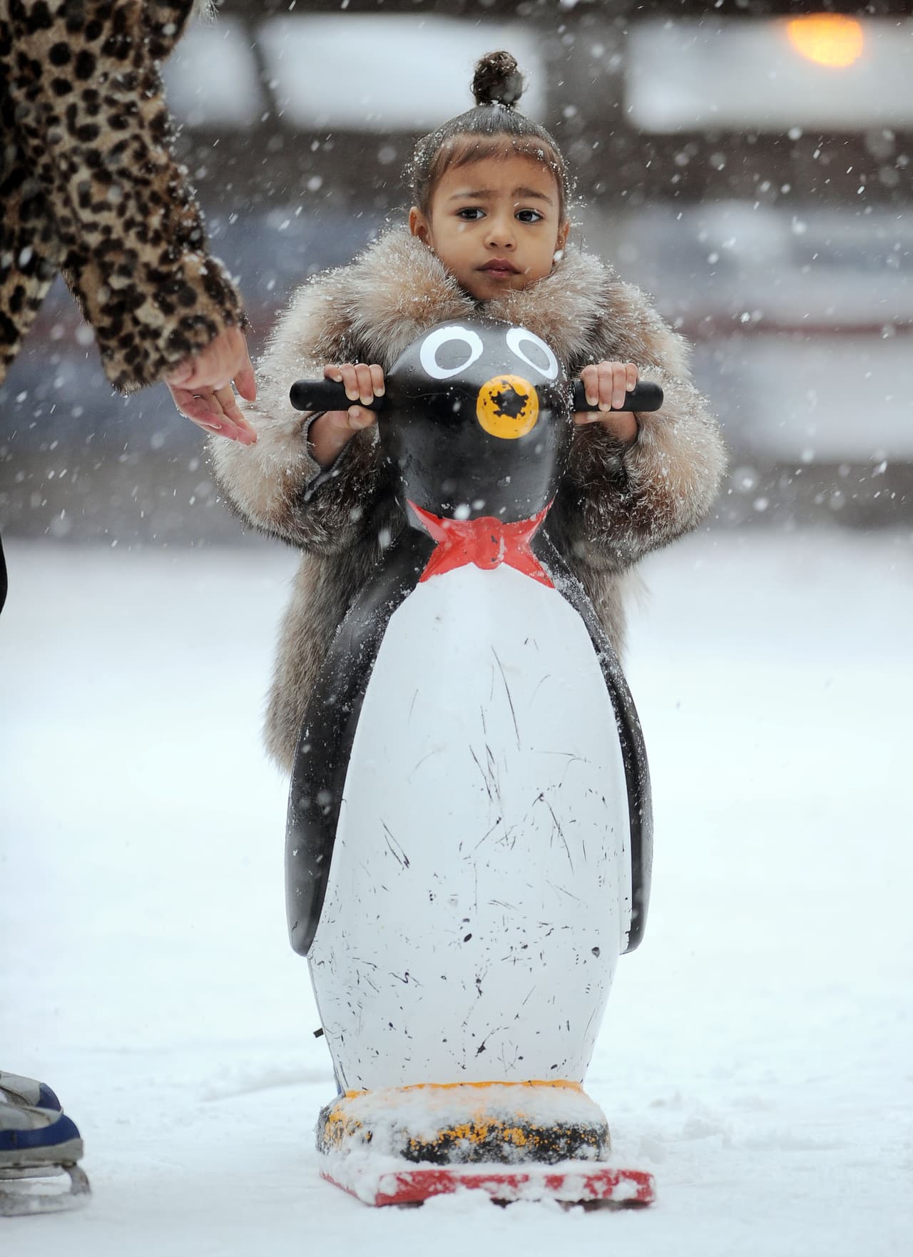 Para que no ocurriera un accidente Kim le dio este curioso ayudante.