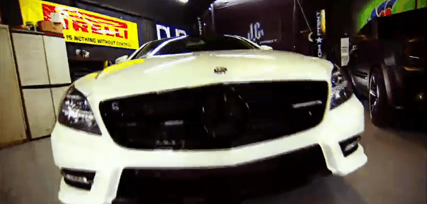 ¿Qué opinas de este Mercedes Benz? Es un súper auto.