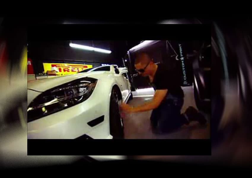 Larry cuida mucho sus coches es por eso que sabe que uno de sus fans seguro lo tratará con el mismo cariño que él.