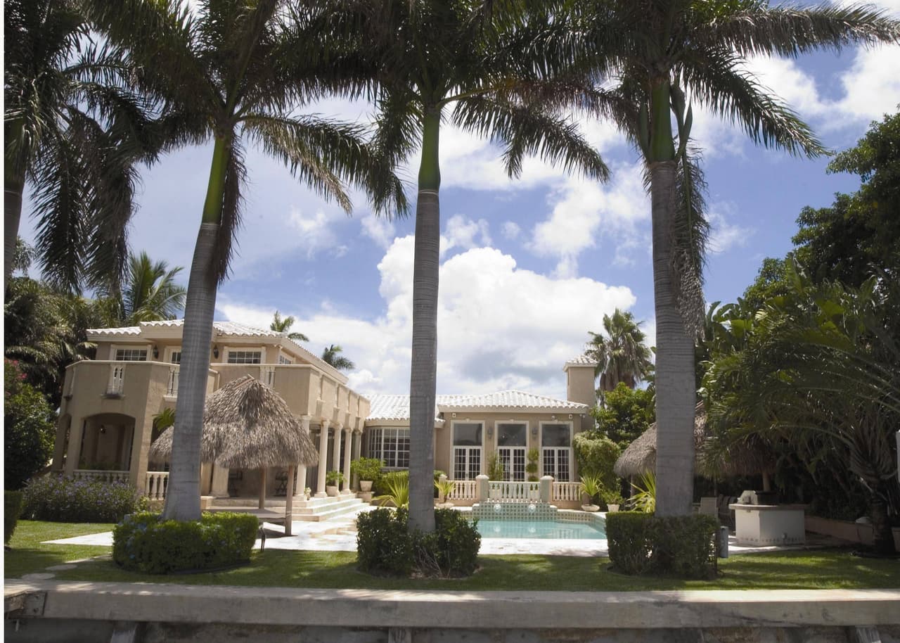 La residencia la vendió en casi 12 millones de dólares.