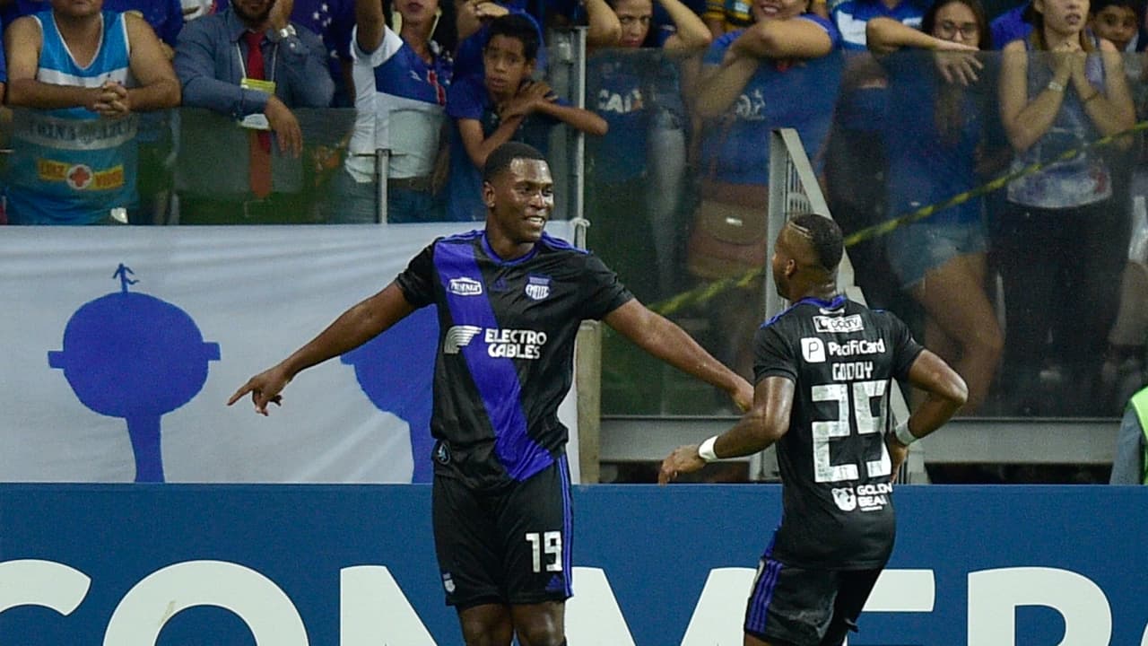 Cruz Azul adquirió el 80 por ciento de la carta de Angulo