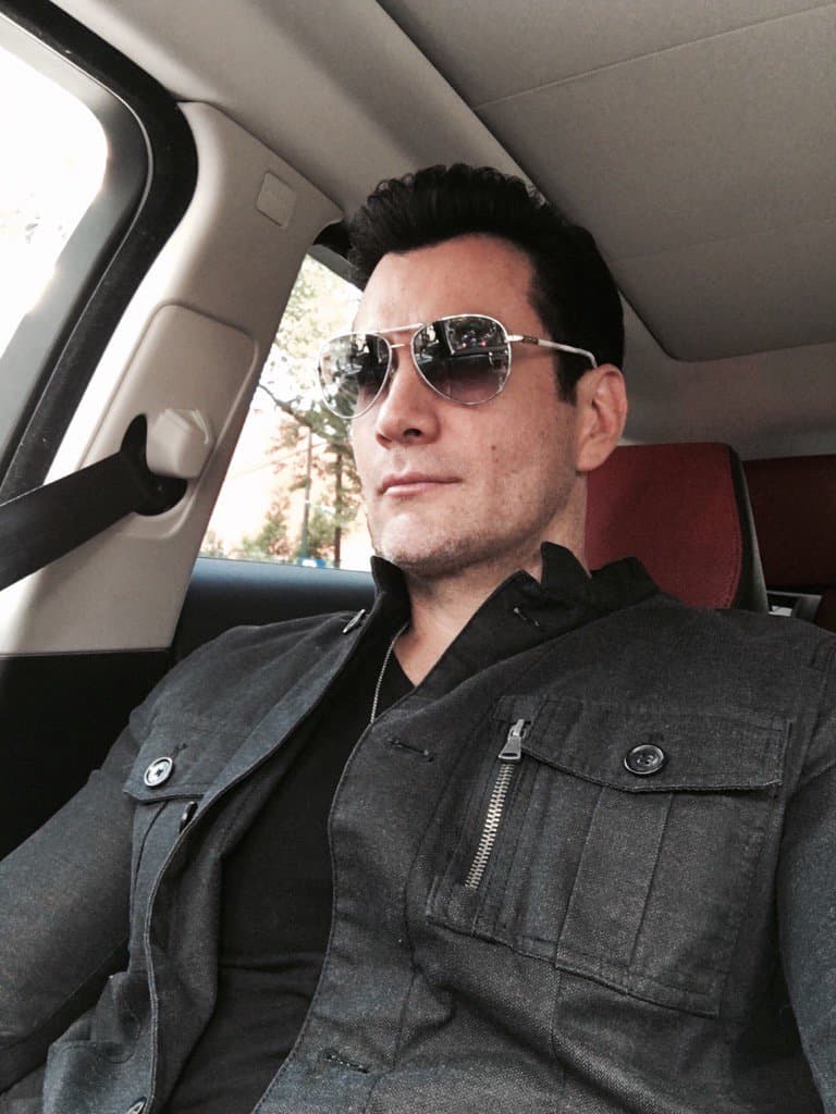 Le fascina escuchar música mientras se ejercita, o más bien todo el tiempo.