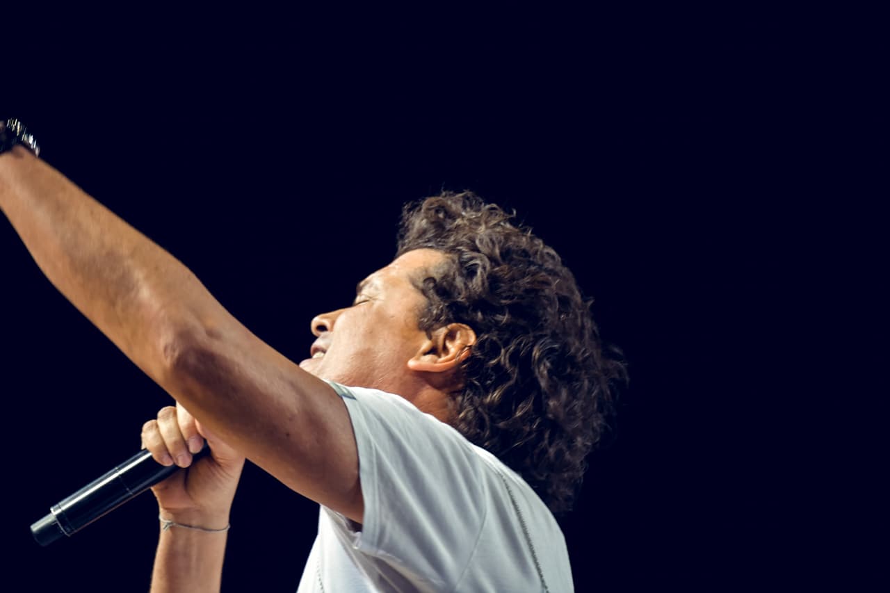 Carlos tiene dos nominaciones en estos Latin GRAMMY.