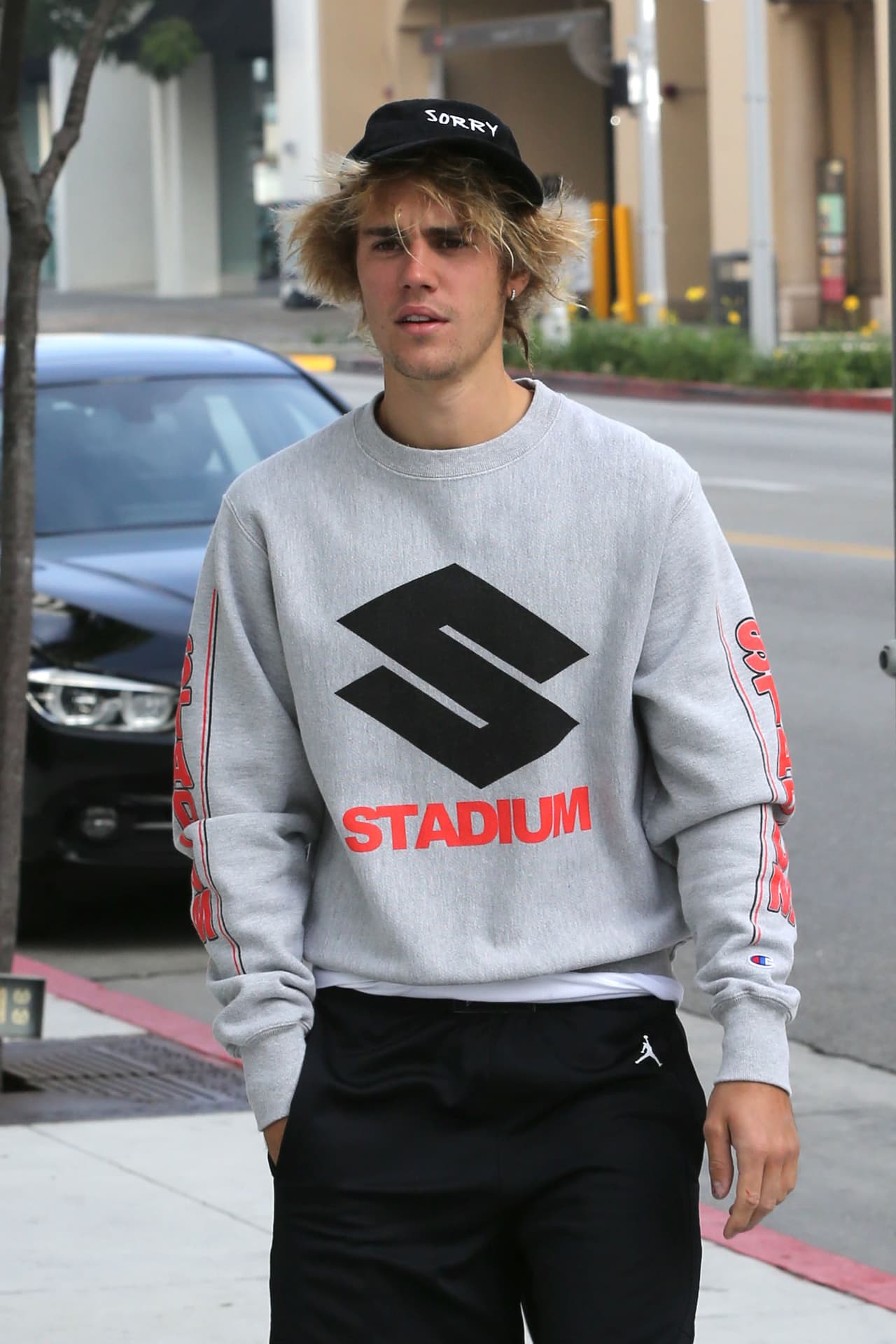 Esta no es la primera ocasión en la que Bieber es acusado de reaccionar con violencia a una provocación.