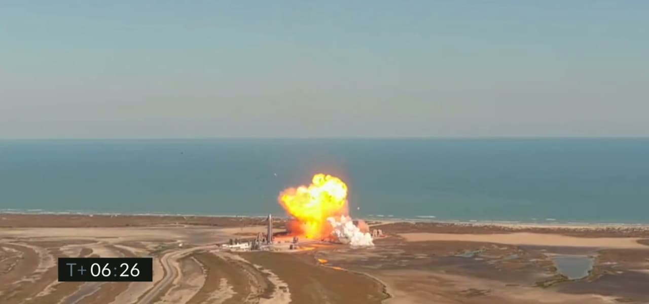 Explota al aterrizar un prototipo de cohete de SpaceX; la FAA investigará el caso