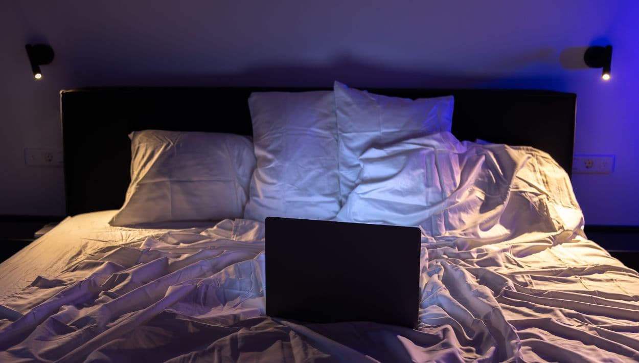 ¿Silencio o ruido? Por qué algunos no pueden dormir sin la TV, música o un ventilador