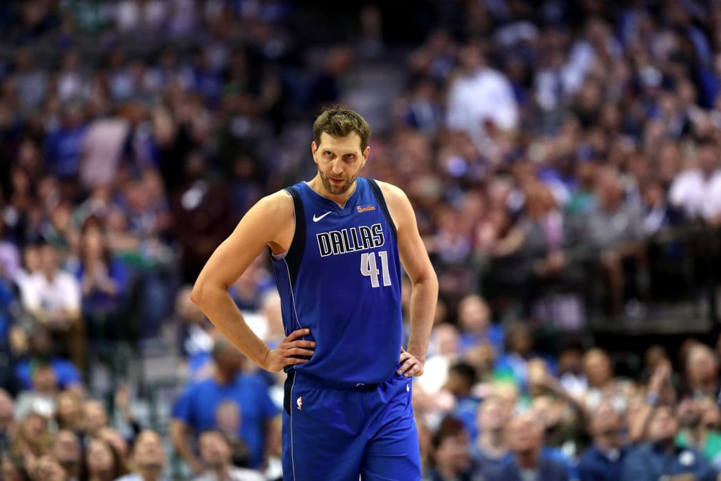 Evidentemente eso no minimiza ni borra el tipo de carrera que tuvo Nowitzki, quien pasado el tiempo de elegibilidad, estará nominado para ingresar como nuevo miembro del Salón de la Fama del Básquetbol.