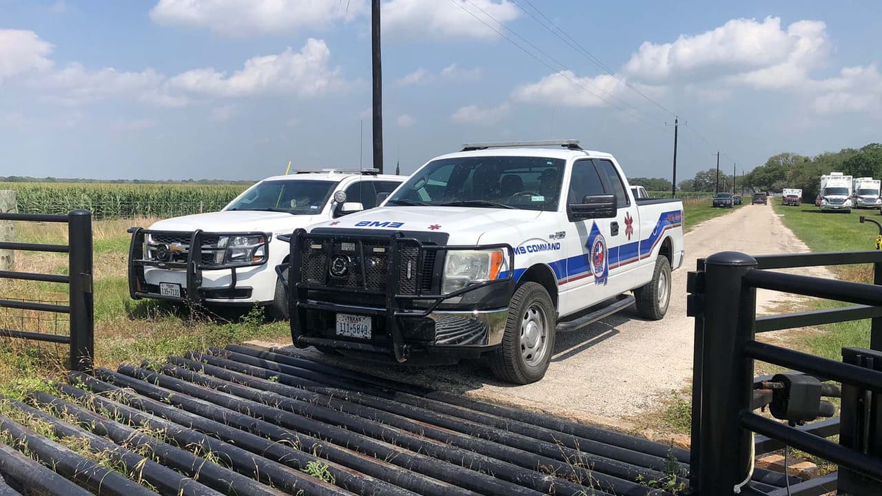 En el transcurso de la mañana la búsqueda continuó, de acuerdo al alguacil la mayoría de los inmigrantes que se entregaron estaban exhaustos y deshidratados.