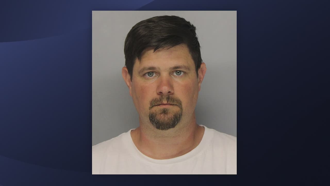 Hombre es acusado de explotación sexual contra menores