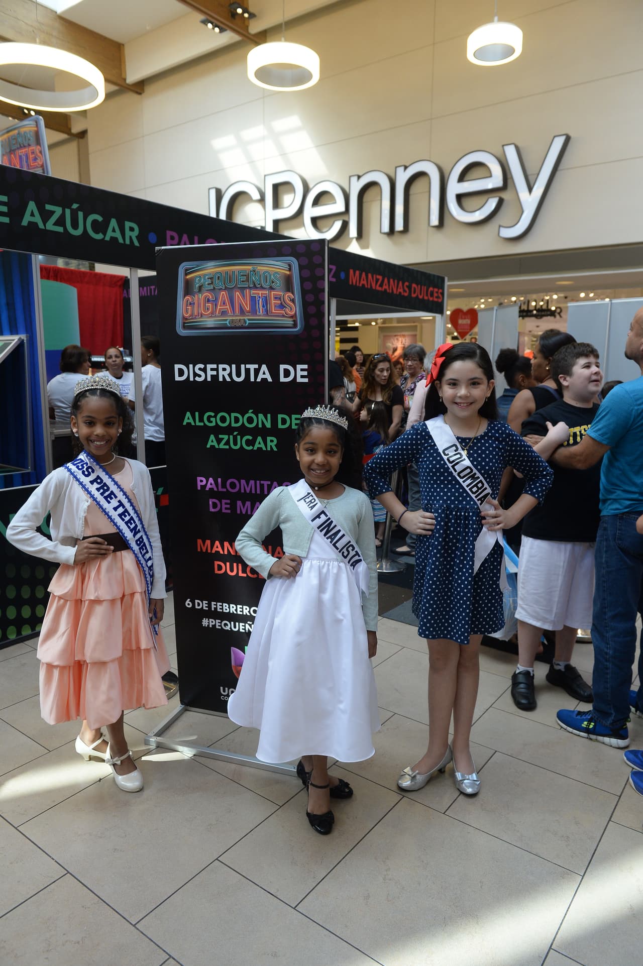 Estas pequeñas engalanaron el carnaval con su belleza.