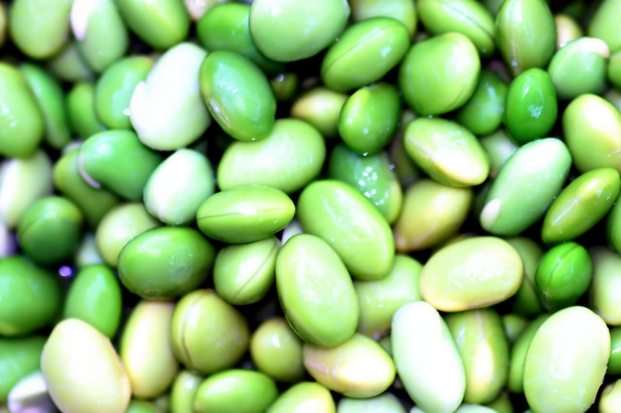 Edamames. Los edamames son poderosos en proteína más que una taza de almejas crudas. Si les agregas soya y limón su sabor mejora mucho.