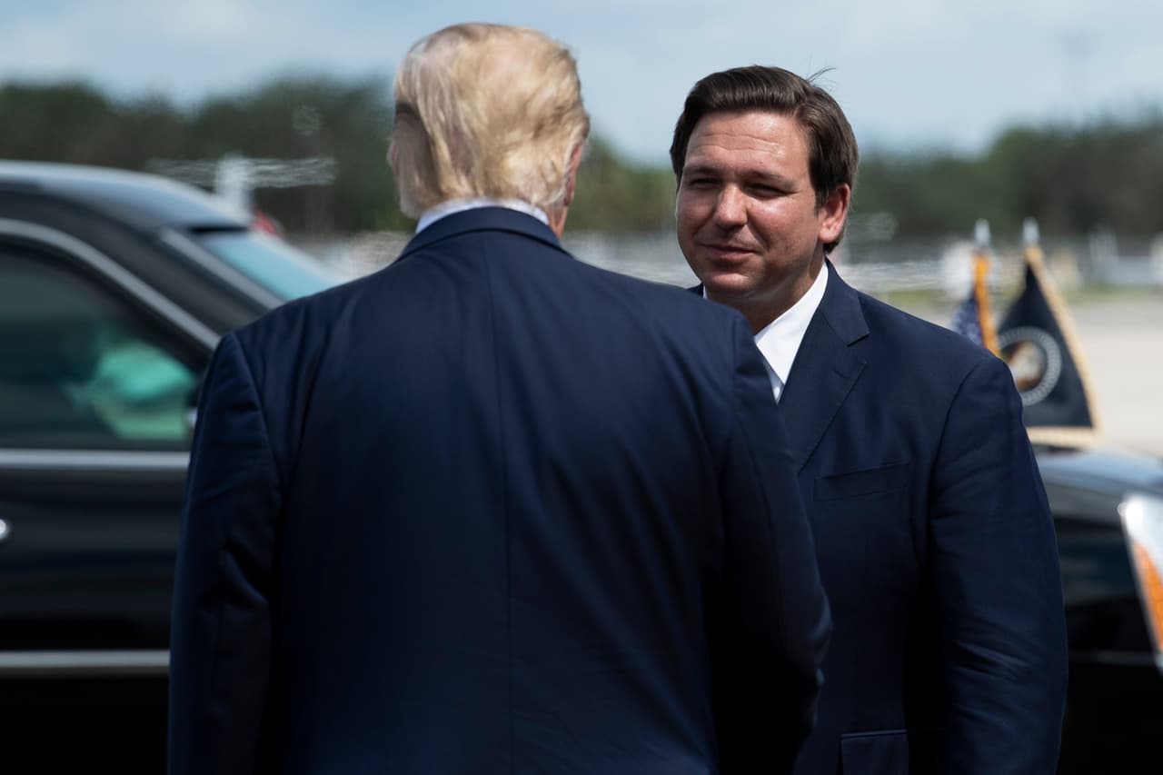 DeSantis se alinea con Trump y dice no tener confianza en el paquete de estímulo aprobado por el Congreso