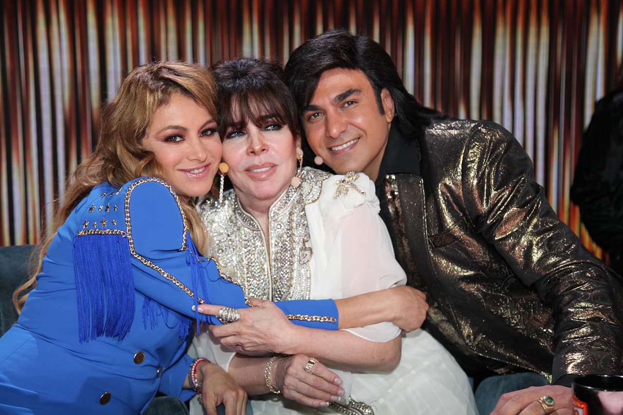 Más tarde le demostró todo su amor a a Verónica Castro.