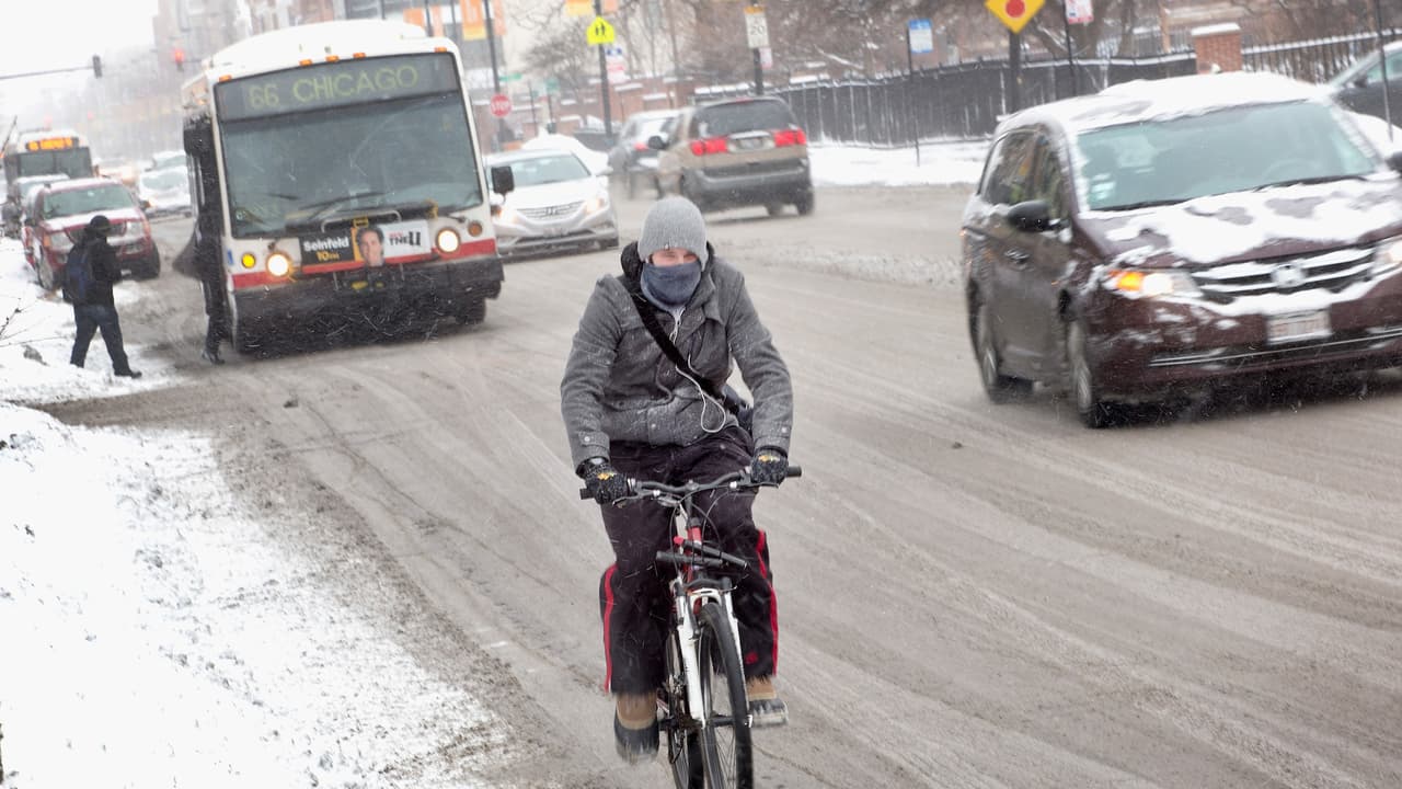 Debido a la nieve y el frío, podríamos tener una noche con hielo negro en Chicago