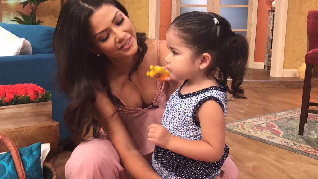 Ana Patricia recibió este día en Despierta América la visita de su pequeña hija Giulietta.