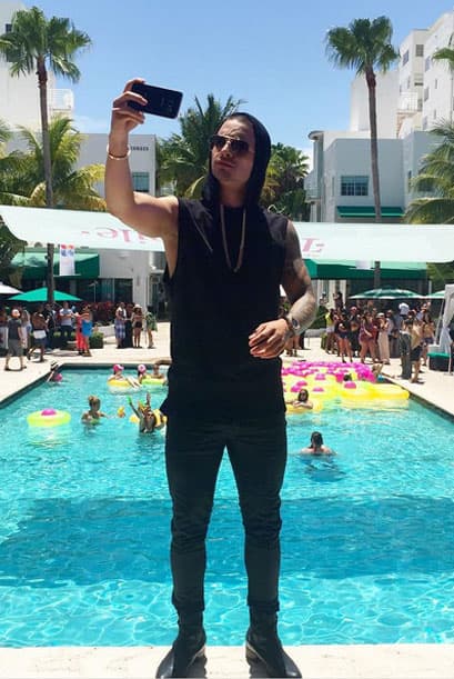 Maluma amenaza con poner a todos a bailar y con esa sensualidad, es capaz de derretir a cuanta mujer se le ponga enfrente.